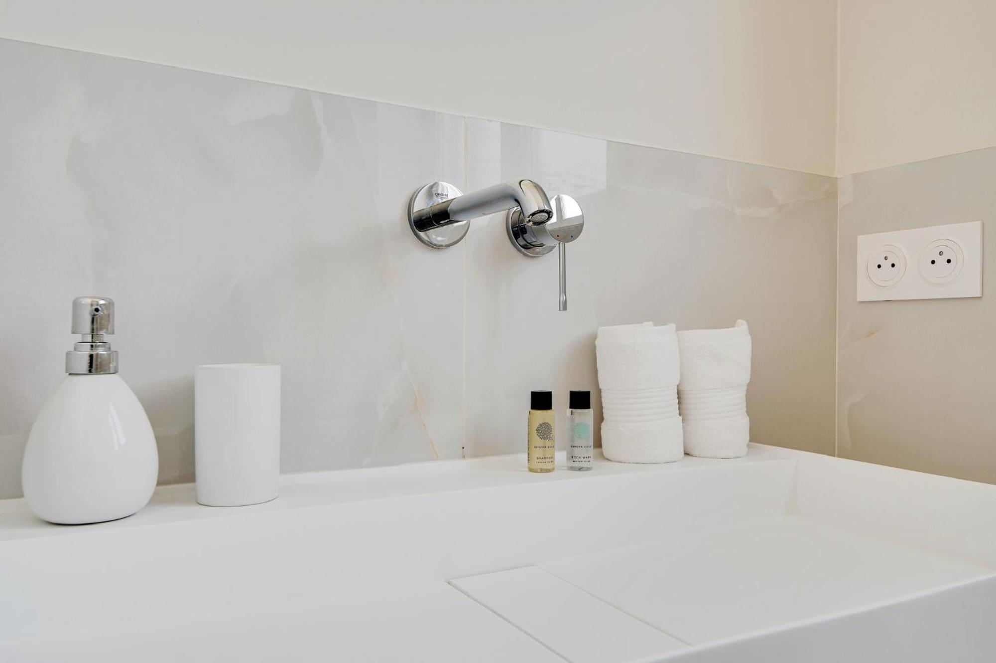 Deluxe 1 By Les Maisons De Charloc Homes