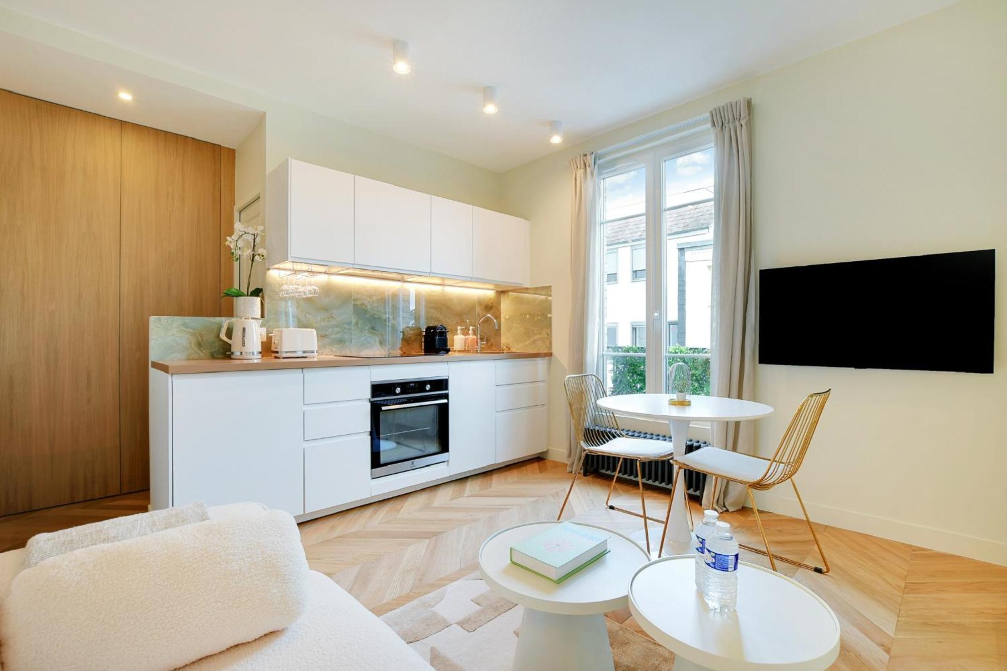 Deluxe 1 By Les Maisons De Charloc Homes *